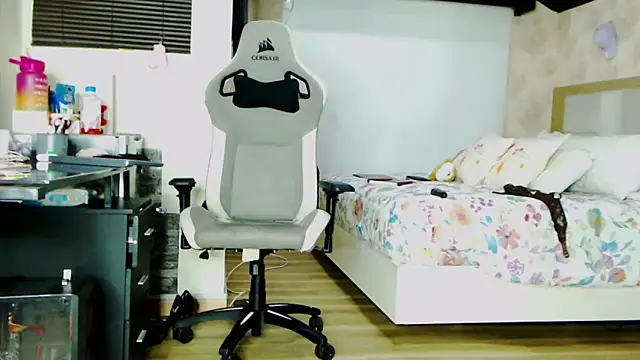 stefializon online show from February 2025 09:52:02 AM