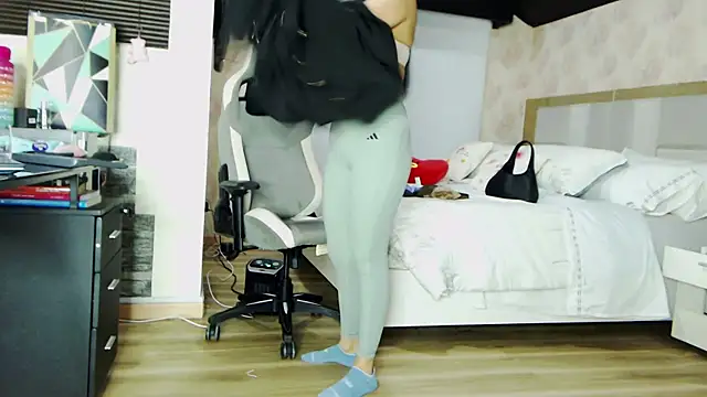 stefializon online show from March 2025 03:32:02 AM