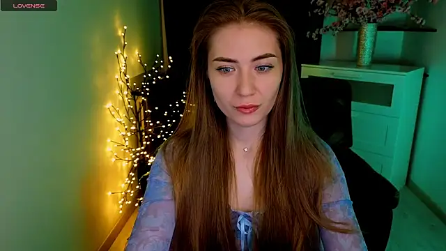 Snapshot of Adelyna_Bird chatting on April 2026 06:31:02 AM Adelyna Bird online show from April 2026 06:31:02 AM