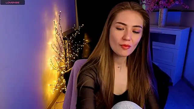Snapshot of Adelyna_Bird chatting on May 2026 06:41:01 AM Adelyna Bird online show from May 2026 06:41:01 AM