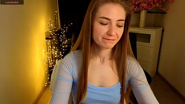 Snapshot of Adelyna_Bird chatting on May 2026 07:03:01 AM Adelyna Bird online show from May 2026 07:03:01 AM
