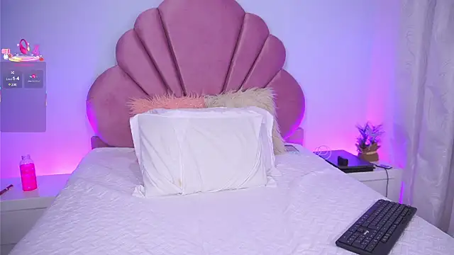 KendalEvanz online show from September 2025 01:18:01 AM