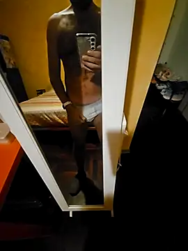 Snapshot of Dolceporco19 chatting on November 2025 05:35:01 PM Dolceporco19 online show from November 2025 05:35:01 PM