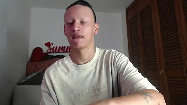 Summer XO online show from December 2024 06:37:01 PM