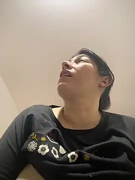 Snapshot of andreaisis2 chatting on January 2026 05:50:01 PM andreaisis2 online show from January 2026 05:50:01 PM