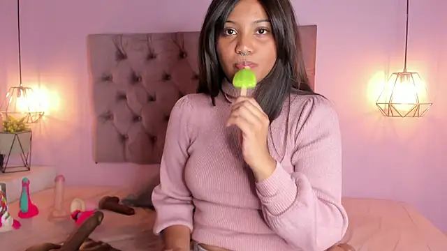 Snapshot of Zafiiraa chatting on January 2025 04:02:02 PM Zafiiraa online show from January 2025 04:02:02 PM