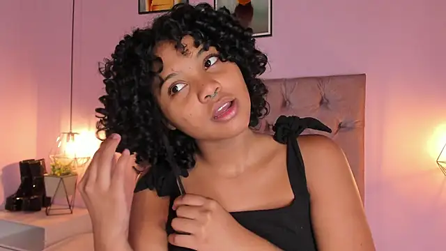 Snapshot of Zafiiraa chatting on January 2025 11:22:02 AM Zafiiraa online show from January 2025 11:22:02 AM