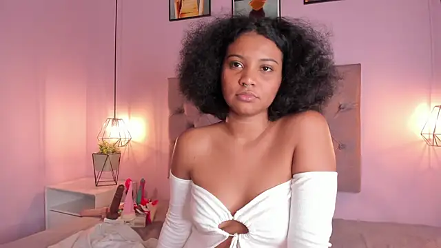 Snapshot of Zafiiraa chatting on January 2025 05:58:01 PM Zafiiraa online show from January 2025 05:58:01 PM