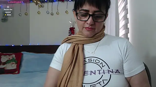 ISABEEL SOFIA01 online show from January 2025 05:37:01 PM