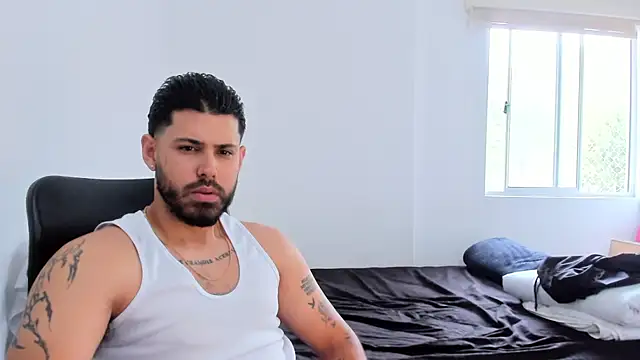 Justyn Torres online show from December 2025 02:12:02 PM