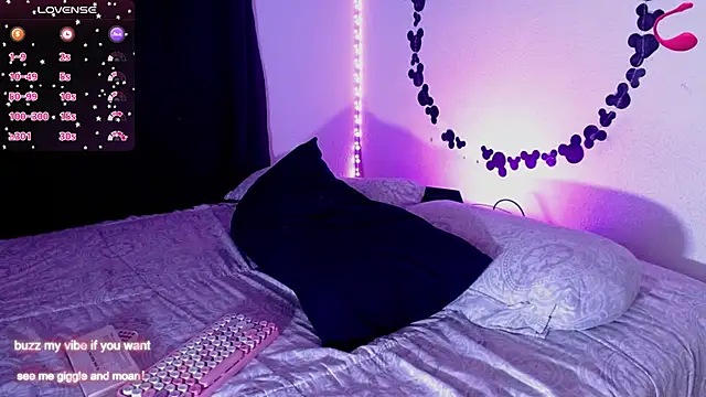 KLOE MARTINS online show from February 2026 08:47:01 AM