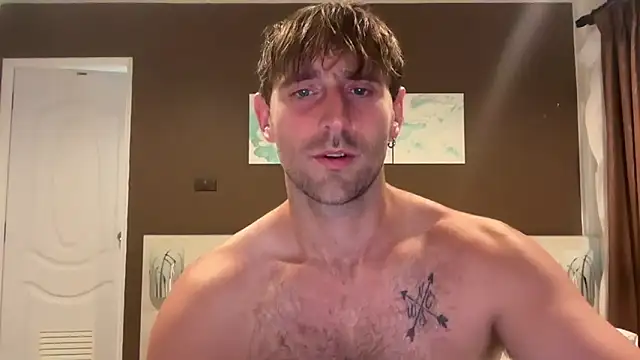 Snapshot of lukegunn chatting on May 2026 01:00:01 AM lukegunn online show from May 2026 01:00:01 AM