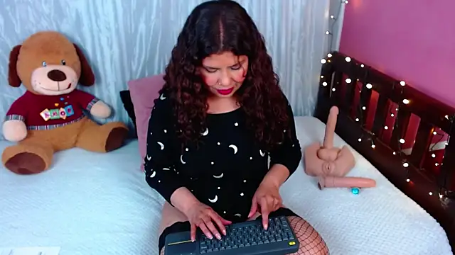 Queenamazon1 online show from September 2025 11:49:02 PM