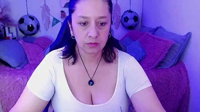 Snapshot of camilalatti chatting on June 2026 08:15:01 PM camilalatti online show from June 2026 08:15:01 PM