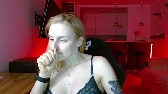 illusorycat online show from November 2025 06:18:02 PM