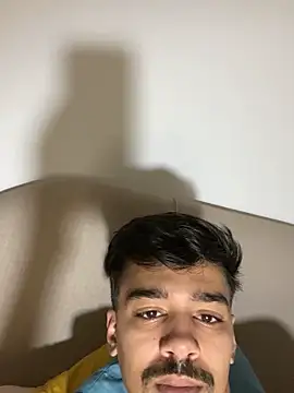 Snapshot of Hermanooooooo chatting on May 2026 10:44:01 AM Hermanooooooo online show from May 2026 10:44:01 AM