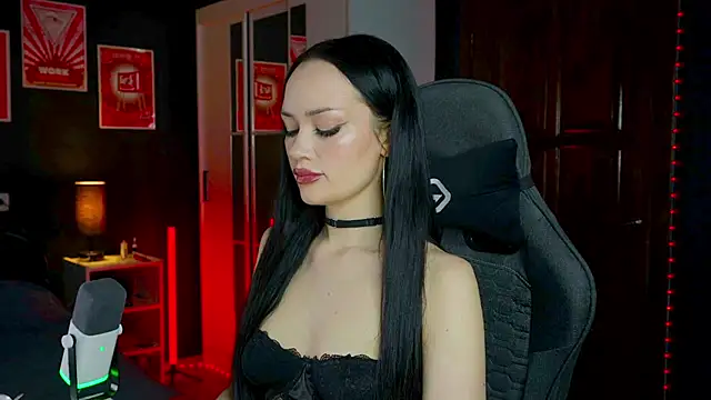 QueenAliss online show from March 2026 02:37:01 AM