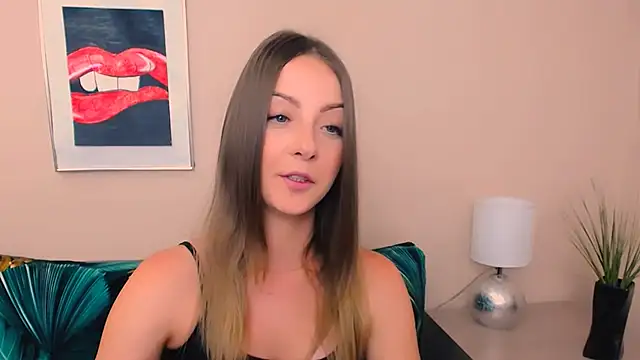 Snapshot of NatalieSexy chatting on May 2026 06:19:01 AM NatalieSexy online show from May 2026 06:19:01 AM