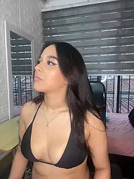 Snapshot of Little_Amber6 chatting on December 2024 09:20:02 PM Little Amber6 online show from December 2024 09:20:02 PM