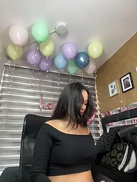 Snapshot of Little_Amber6 chatting on January 2025 08:22:02 PM Little Amber6 online show from January 2025 08:22:02 PM