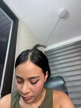 Snapshot of Little_Amber6 chatting on March 2025 11:28:02 PM Little Amber6 online show from March 2025 11:28:02 PM