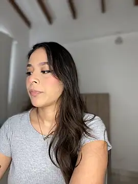 Snapshot of Little_Amber6 chatting on November 2025 08:00:01 PM Little Amber6 online show from November 2025 08:00:01 PM