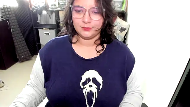 aika-dreams online show from October 2025 12:51:01 PM