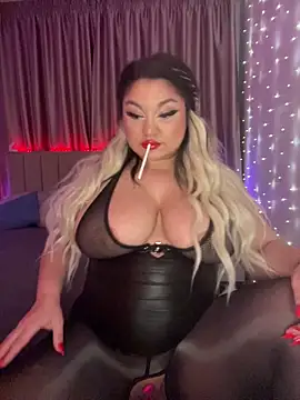 Larissa K online show from November 2025 02:49:02 PM