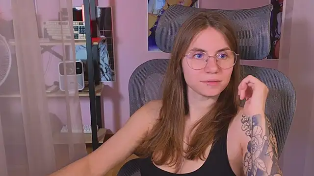 Snapshot of _AnnaStark_ chatting on May 2026 07:45:02 PM AnnaStark online show from May 2026 07:45:02 PM
