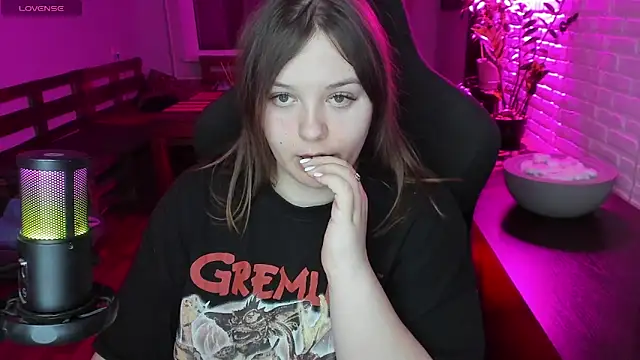 XNirvanaX online show from December 2025 01:03:02 AM