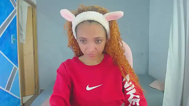 Snapshot of SexyLeilaa chatting on December 2024 01:00:02 AM SexyLeilaa online show from December 2024 01:00:02 AM