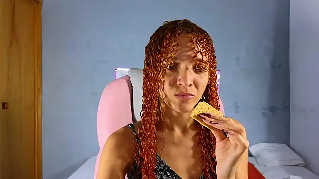 Snapshot of SexyLeilaa chatting on February 2025 01:41:01 AM SexyLeilaa online show from February 2025 01:41:01 AM