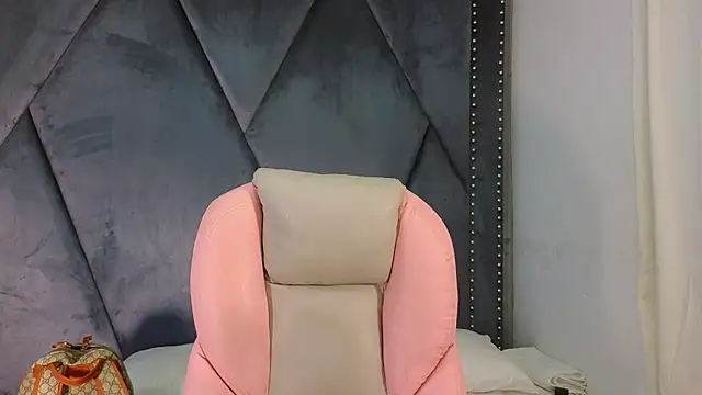 Snapshot of SexyLeilaa chatting on March 2025 12:00:01 AM SexyLeilaa online show from March 2025 12:00:01 AM