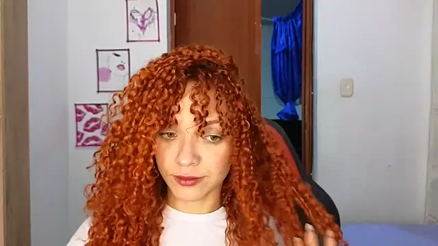 Snapshot of SexyLeilaa chatting on October 2025 01:33:02 AM SexyLeilaa online show from October 2025 01:33:02 AM