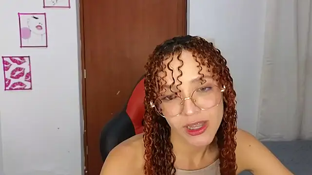 Snapshot of SexyLeilaa chatting on October 2025 01:19:02 AM SexyLeilaa online show from October 2025 01:19:02 AM