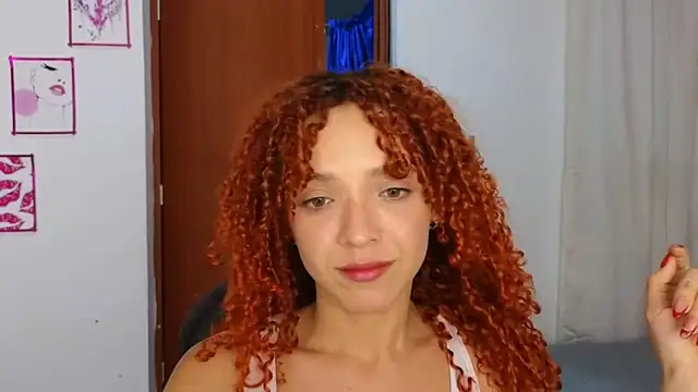 Snapshot of SexyLeilaa chatting on November 2025 01:05:02 AM SexyLeilaa online show from November 2025 01:05:02 AM