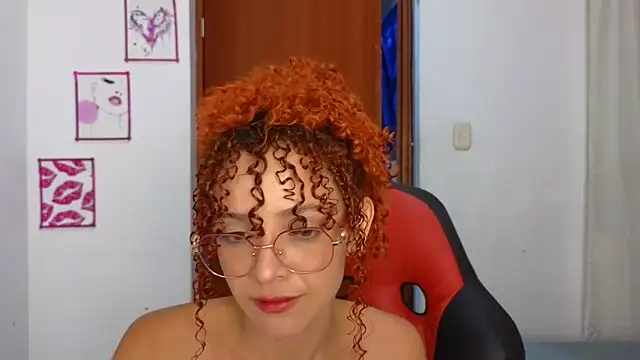 Snapshot of SexyLeilaa chatting on November 2025 01:05:01 AM SexyLeilaa online show from November 2025 01:05:01 AM