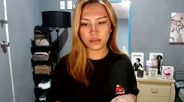 Snapshot of luxxy_grand chatting on January 2025 09:19:01 PM luxxy grand online show from January 2025 09:19:01 PM