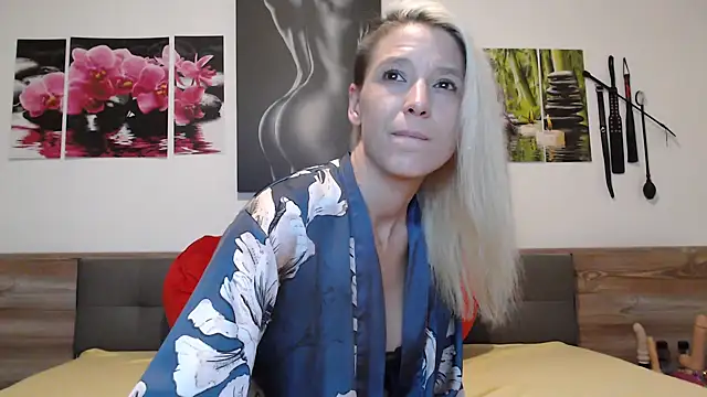 Naschkatze01 online show from October 2025 07:38:02 PM