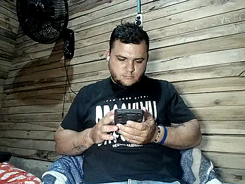 Snapshot of Arcangel_05 chatting on May 2026 04:39:02 AM Arcangel 05 online show from May 2026 04:39:02 AM