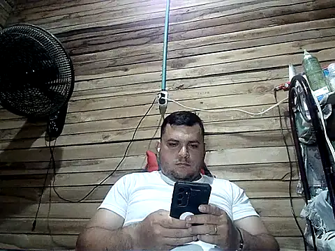 Snapshot of Arcangel_05 chatting on May 2026 04:21:02 AM Arcangel 05 online show from May 2026 04:21:02 AM