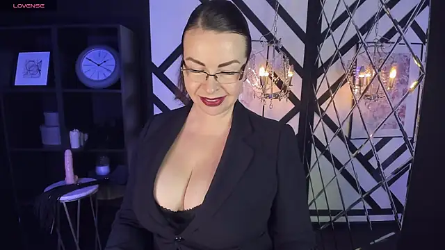 MrsIngrid online show from December 2024 10:13:01 AM