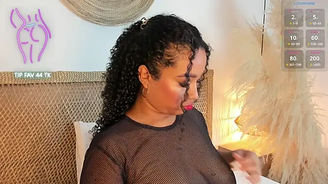 cloe 25 online show from October 2025 02:37:02 AM