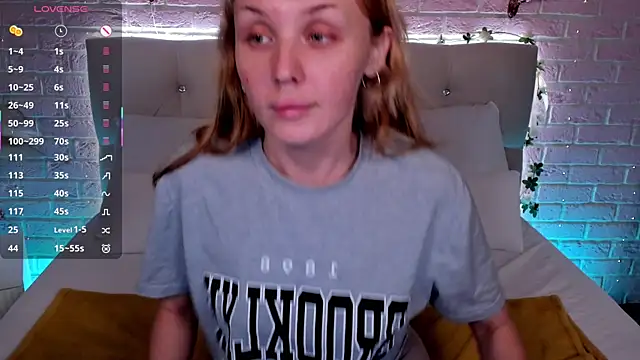 LianaFord online show from December 2025 11:02:01 PM