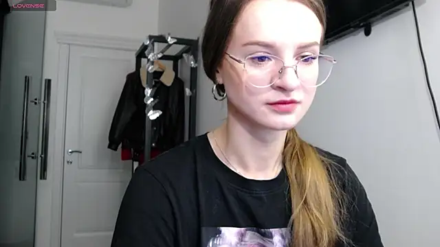 KateJonson online show from April 2026 07:56:01 AM