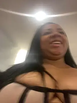 Snapshot of MelanyShayk chatting on January 2025 04:24:01 PM MelanyShayk online show from January 2025 04:24:01 PM