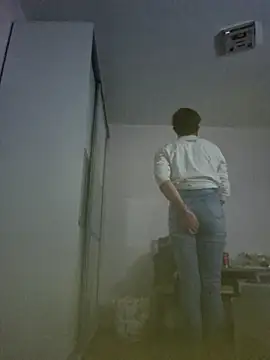 Snapshot of HouseOfCums chatting on November 2025 03:50:02 AM HouseOfCums online show from November 2025 03:50:02 AM