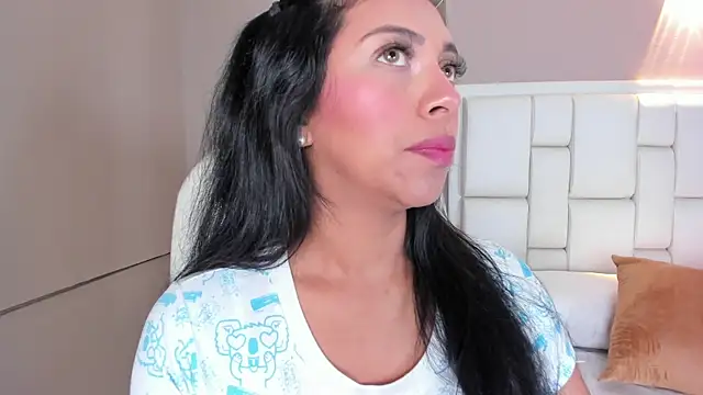 Snapshot of _BunnyNaugthy chatting on October 2025 12:24:02 PM BunnyNaugthy online show from October 2025 12:24:02 PM