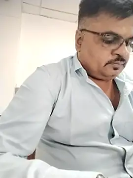 Snapshot of Desi_Londa_143 chatting on May 2026 03:41:02 PM Desi Londa 143 online show from May 2026 03:41:02 PM
