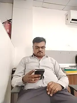 Snapshot of Desi_Londa_143 chatting on June 2026 07:03:01 AM Desi Londa 143 online show from June 2026 07:03:01 AM